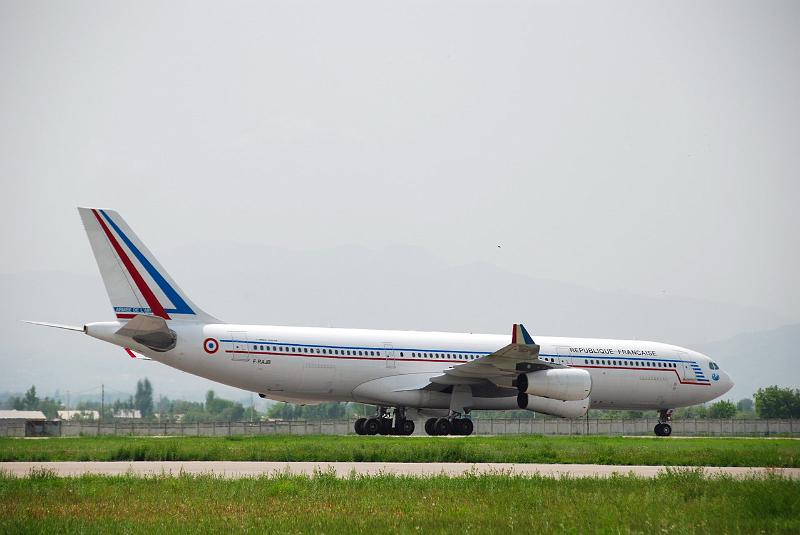 Airbus A-340 FAF-ESTEREL-Douchanbe-18avr08-DSC_0014.jpg